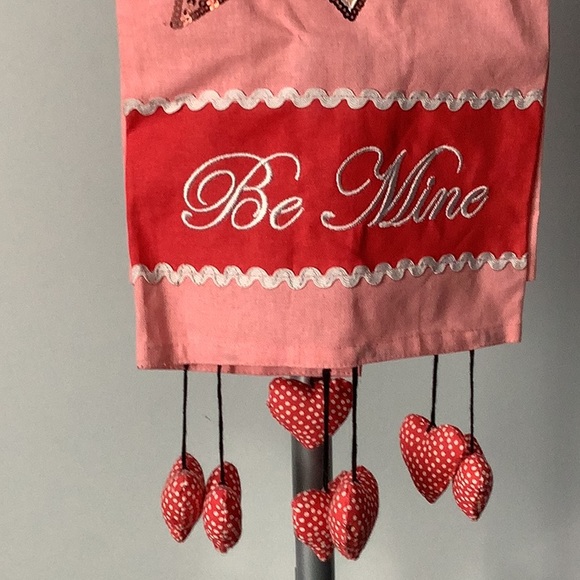 PIER ONE Valentines Tea Towel - Picture 5 of 7
